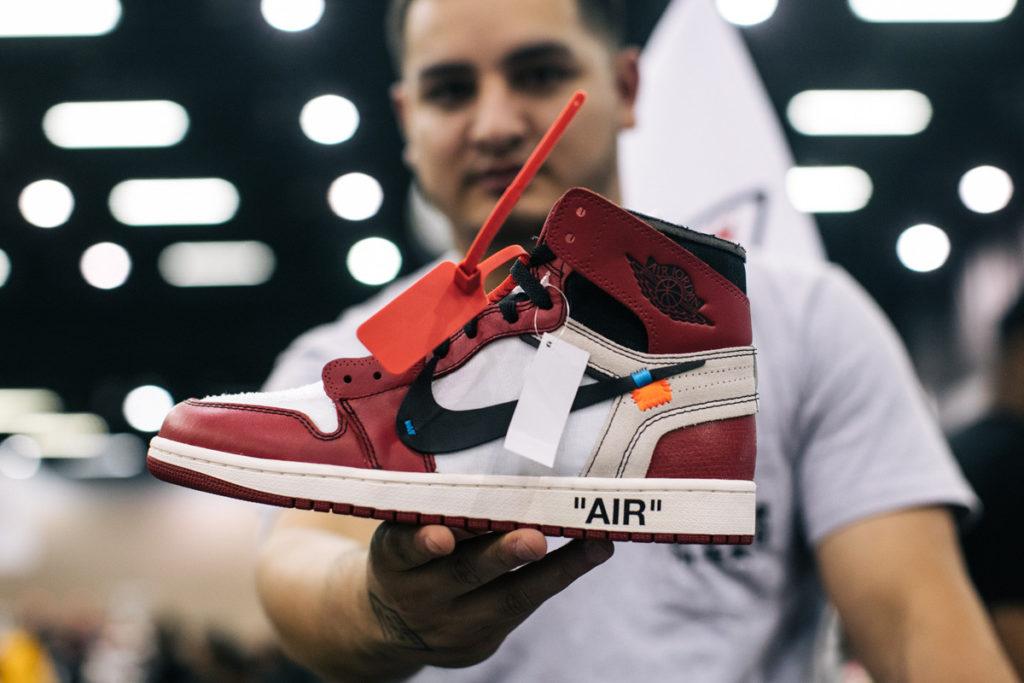 Nike x OFF WHITE Air Jordan 1 bred