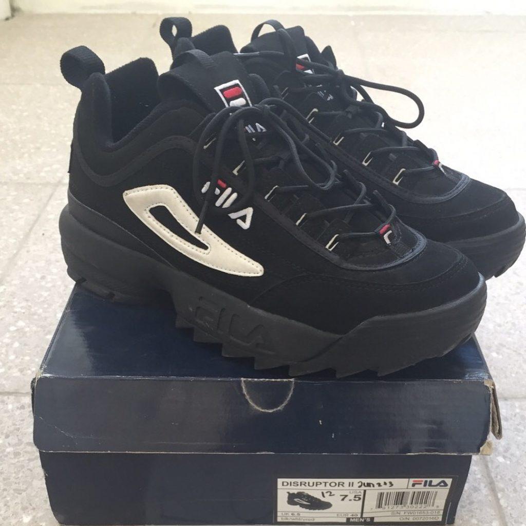 fila disruptor black sideviewfront