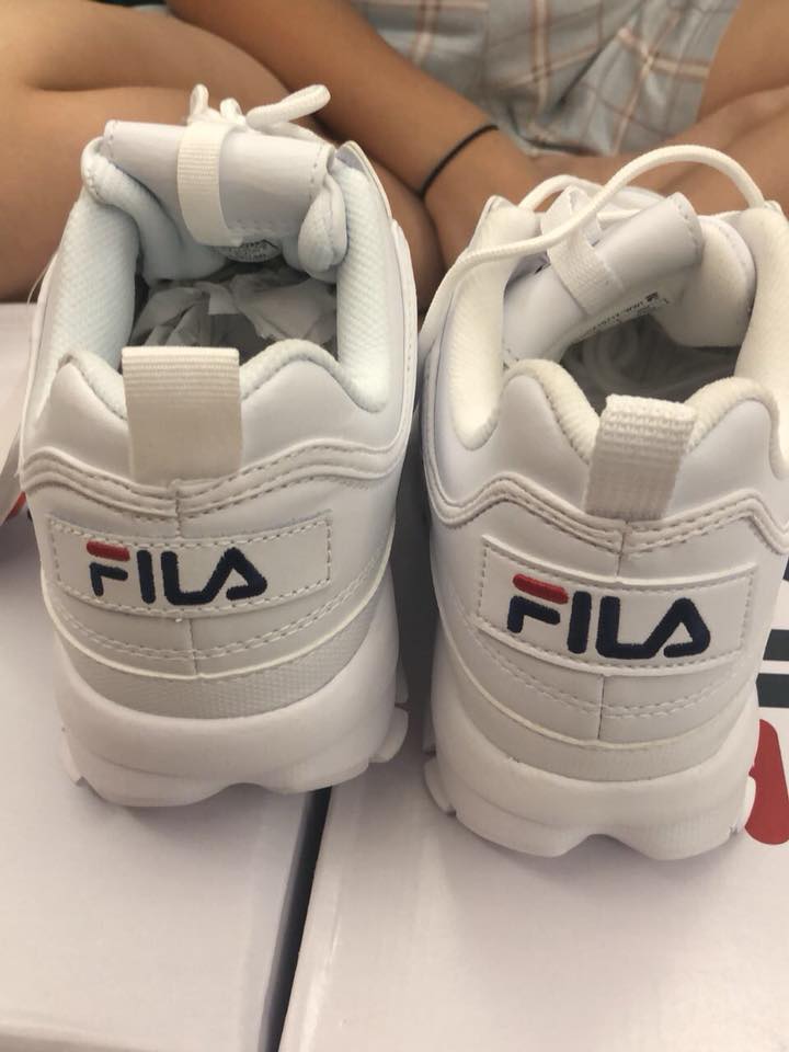 fila disruptor fake vs real logo