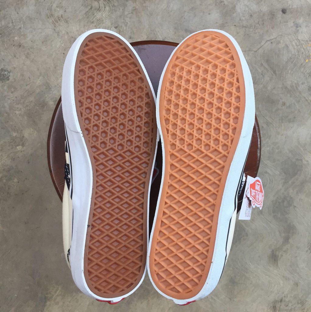 vans slipon checkerboard japan vs global waffle
