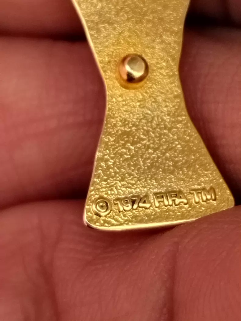 1974 FIFA World Cup Trophy badge